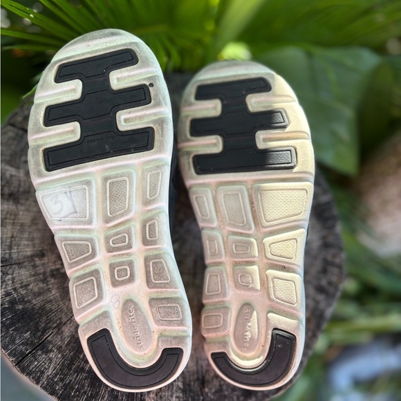 Stride Rite M2P Unisex Phibian Black Slide Sandals | Size 4 - Picture 6 of 10